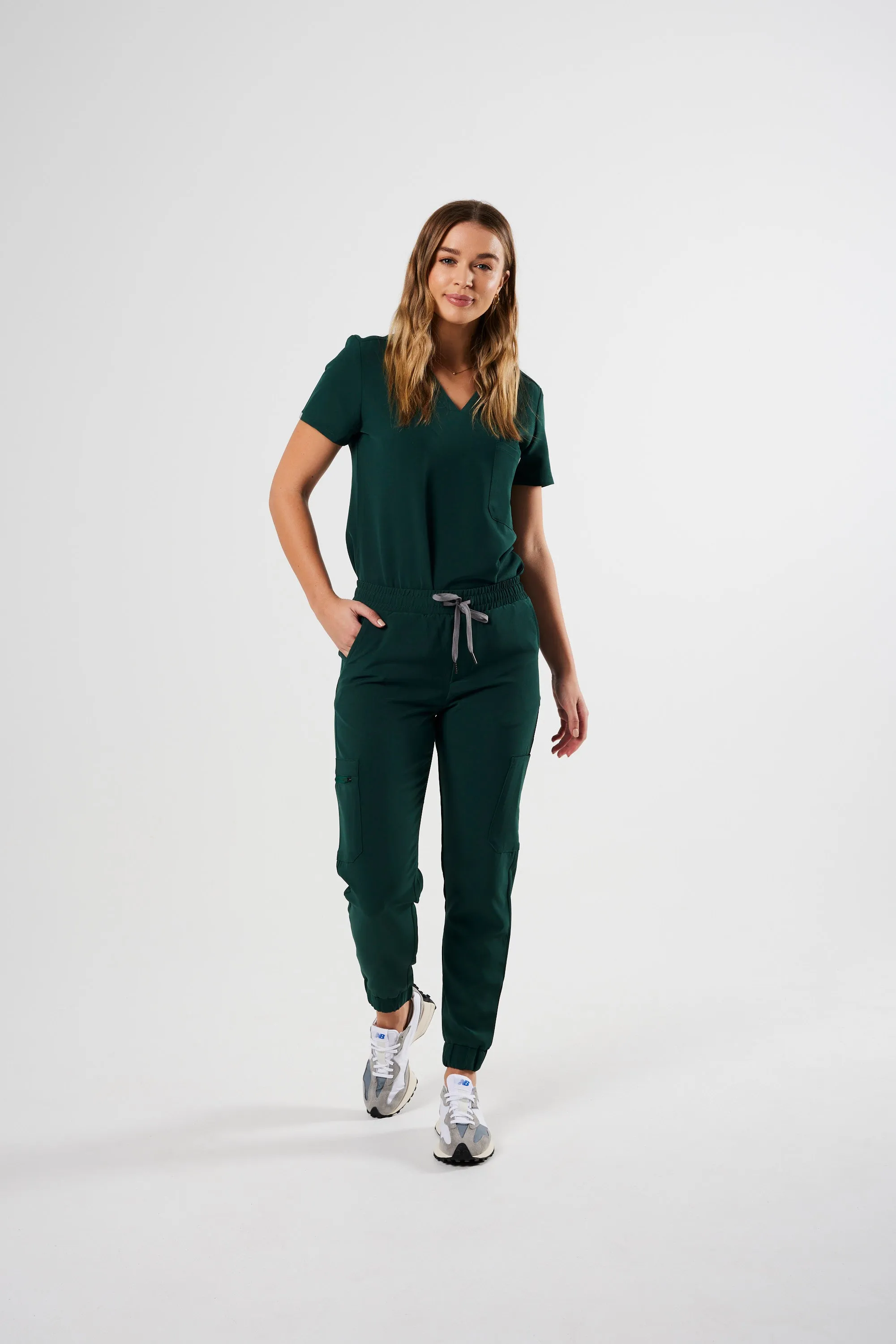 FLEX ONE-POCKET WOMEN'S SCRUB TOP (EMERALD GREEN)