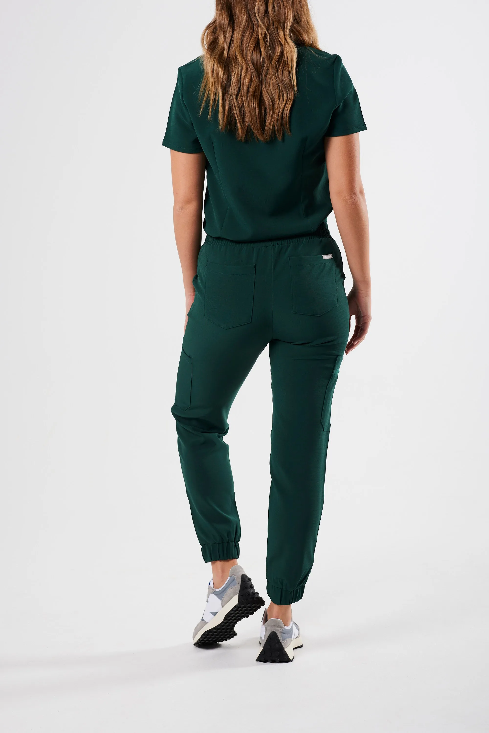 FLEX ONE-POCKET WOMEN'S SCRUB TOP (EMERALD GREEN)