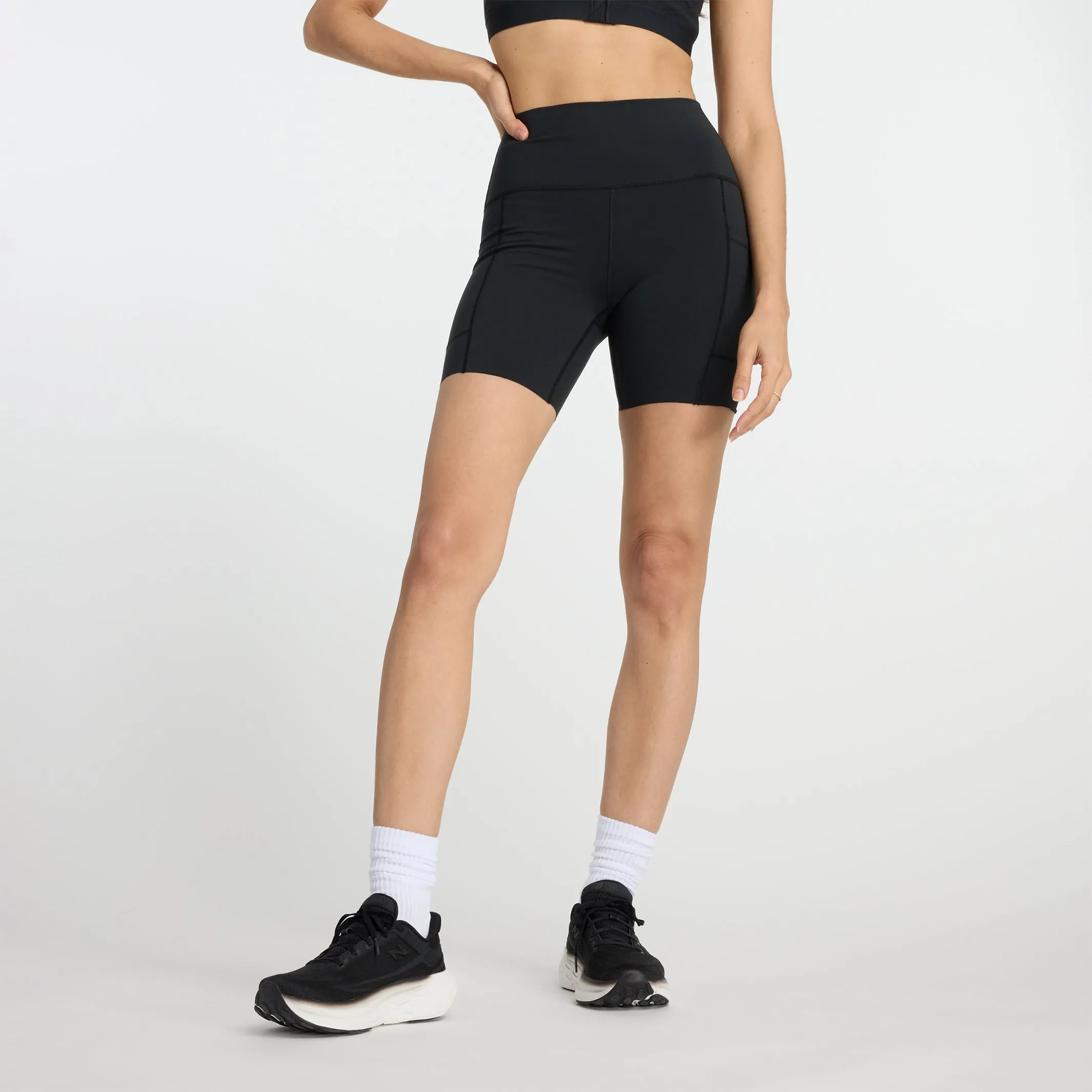 New Balance - NB Sleek Pocket High Rise Short 6" - Femme