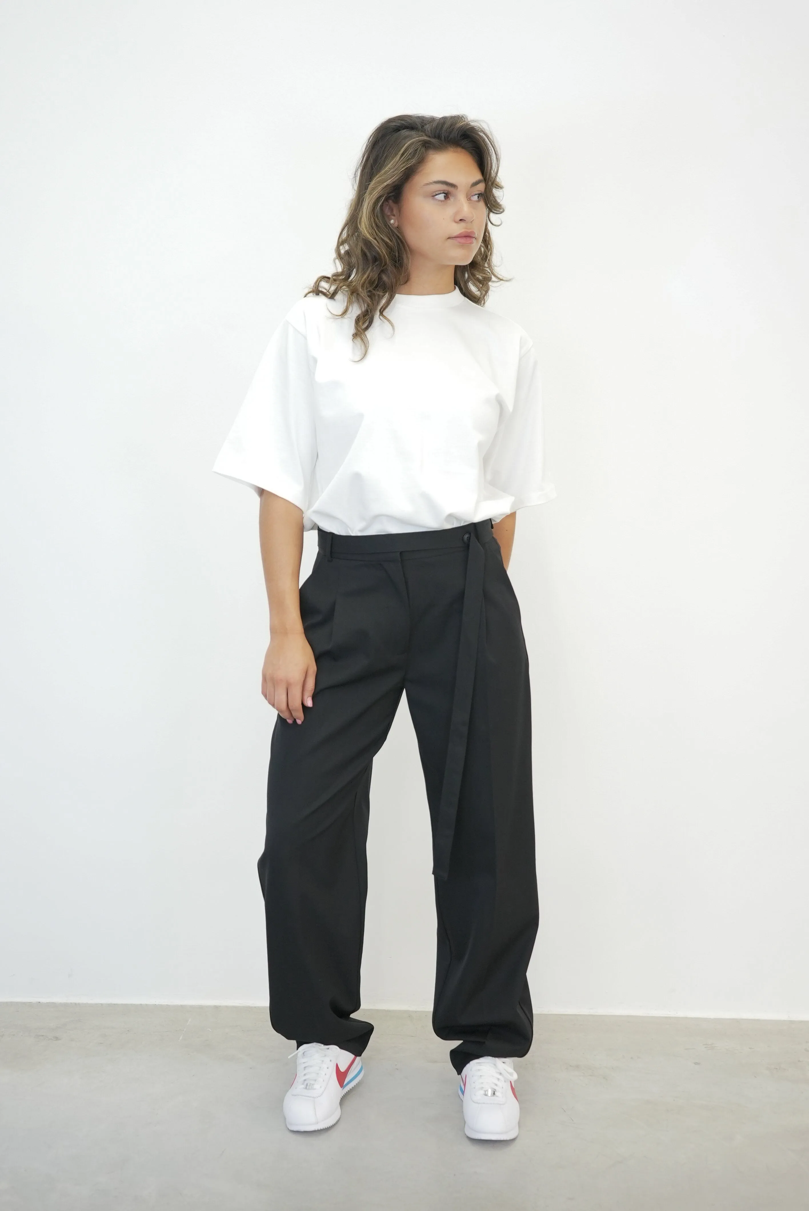 RELAXED FIT BELTED PANTS