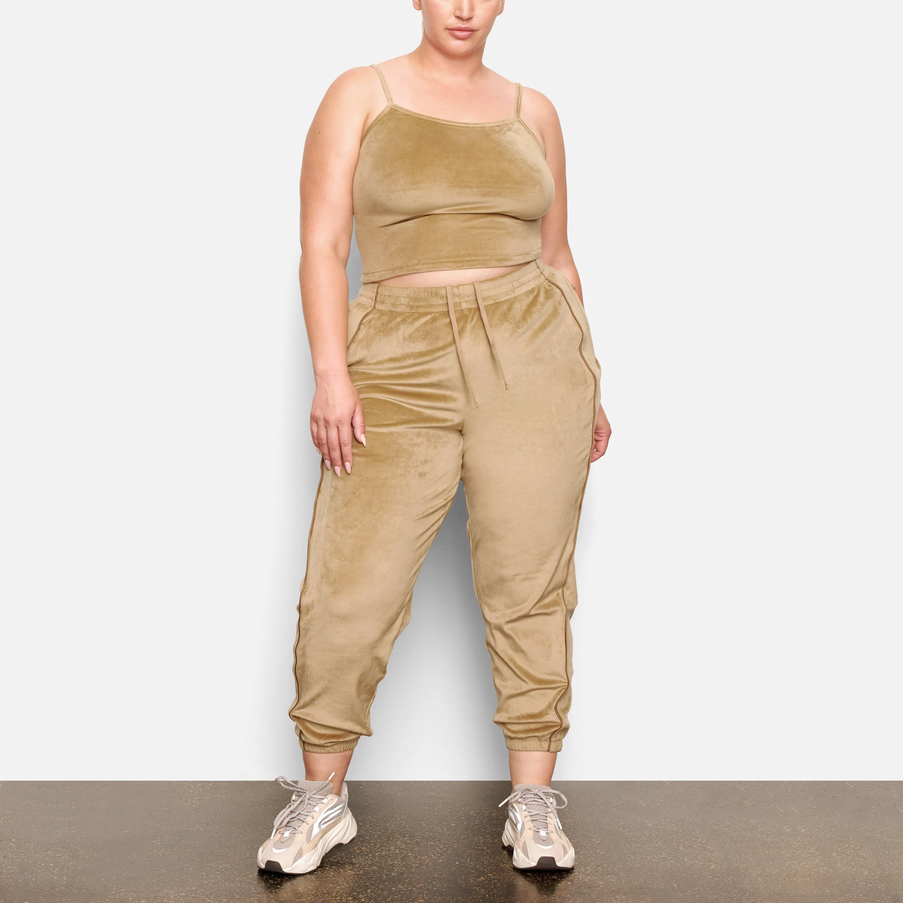 VELOUR OVERSIZED JOGGER | GOLD