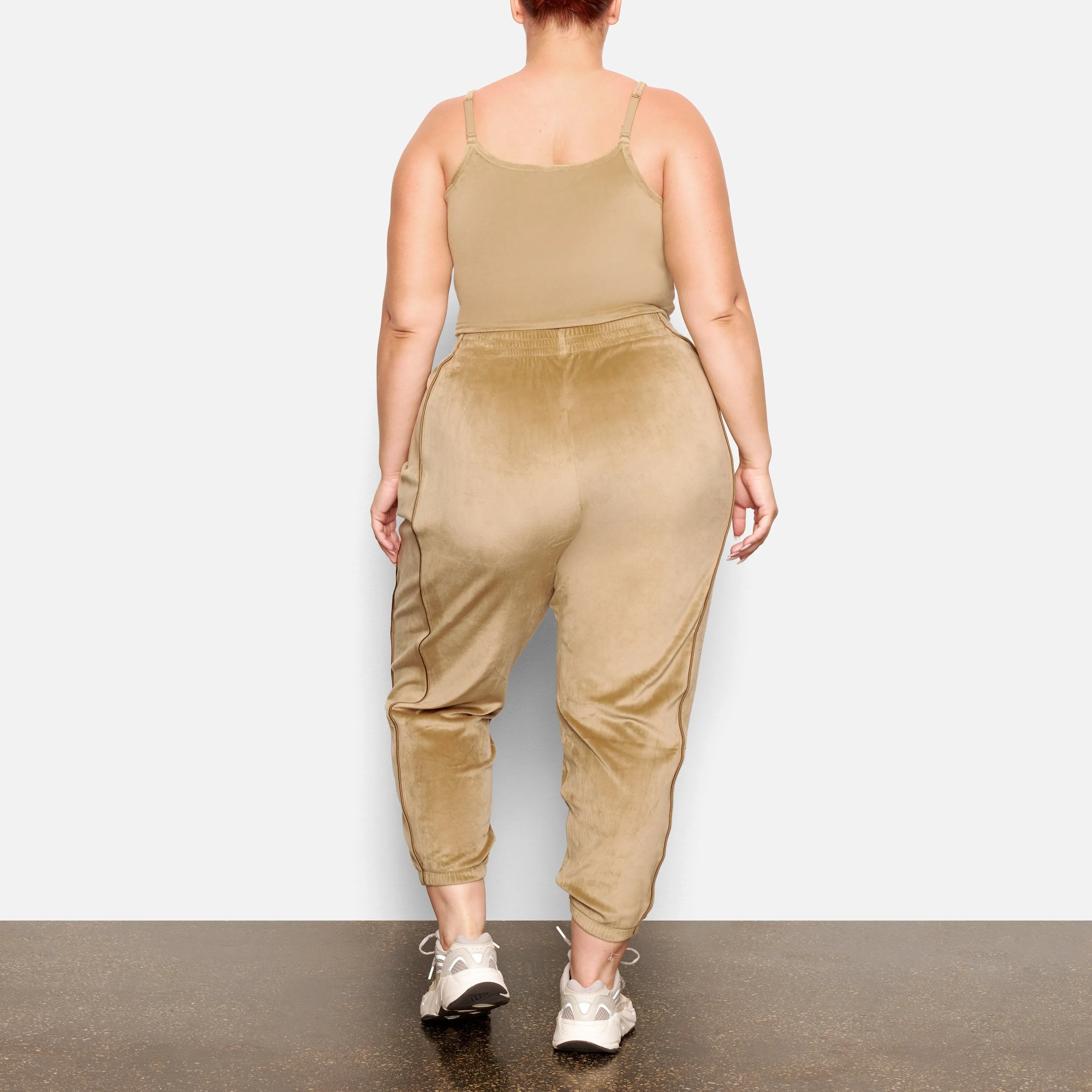 VELOUR OVERSIZED JOGGER | GOLD